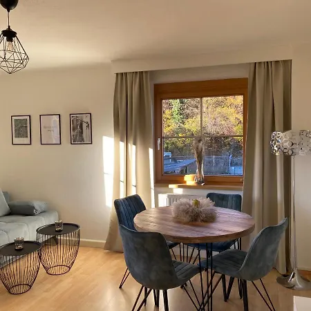 Gemuetliche Mit Gartenblick Daire